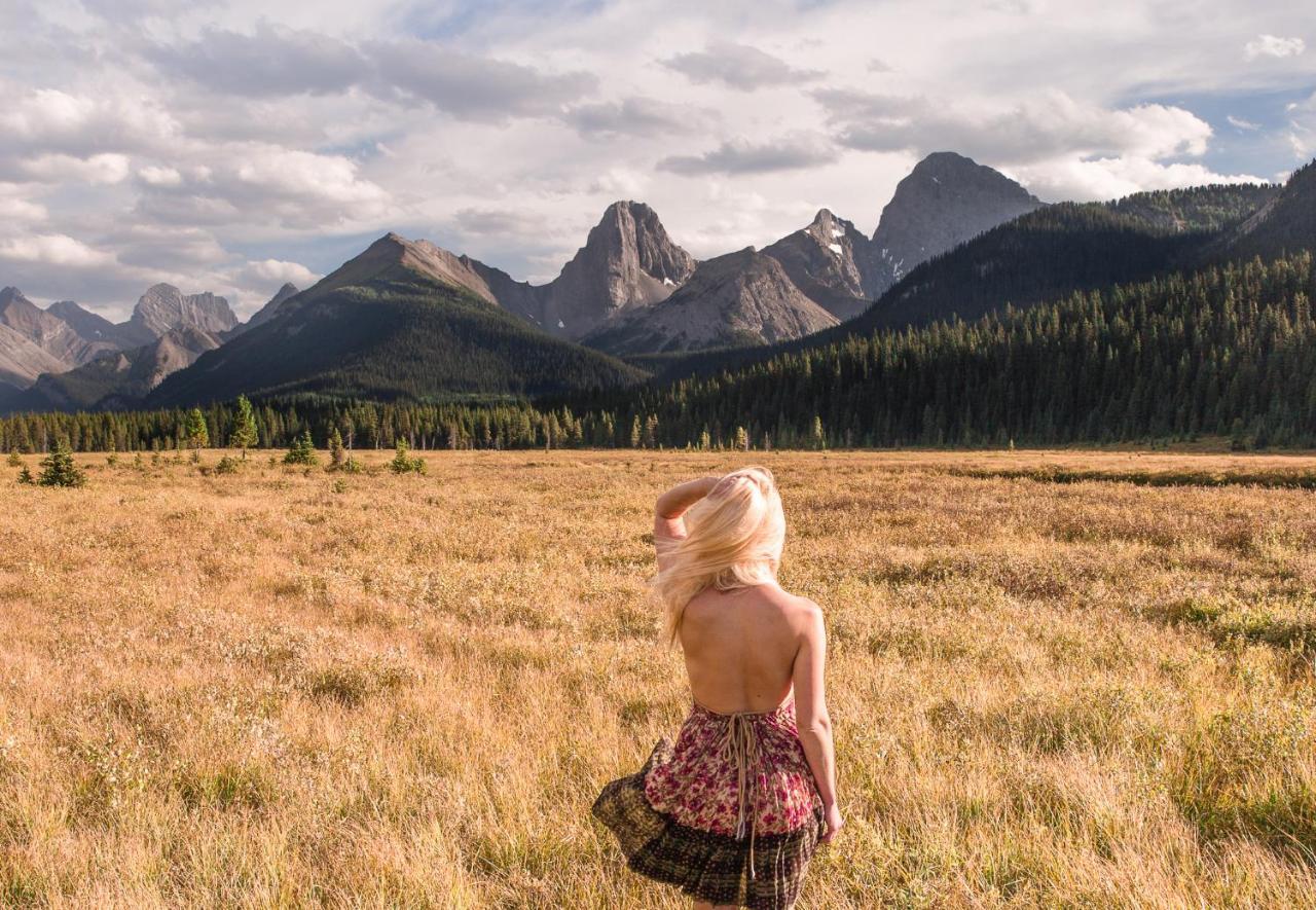Mount Engadine Lodge Кананаскис-Вилледж Экстерьер фото