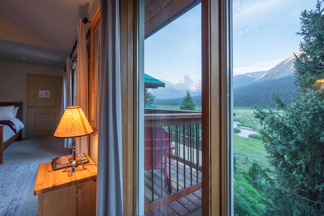 Mount Engadine Lodge Кананаскис-Вилледж Экстерьер фото