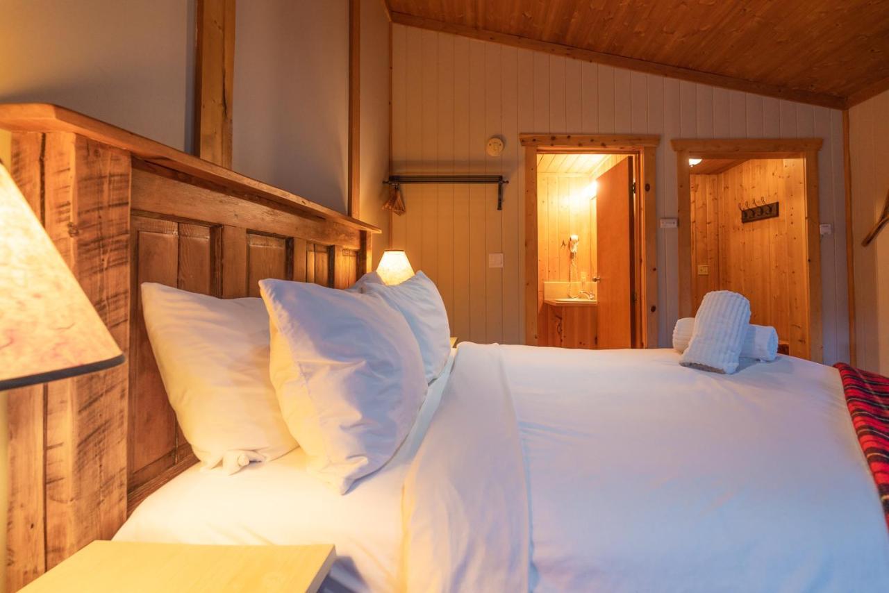 Mount Engadine Lodge Кананаскис-Вилледж Экстерьер фото