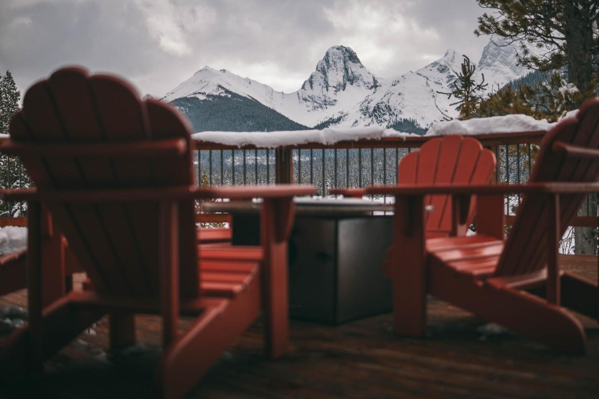 Mount Engadine Lodge Кананаскис-Вилледж Экстерьер фото